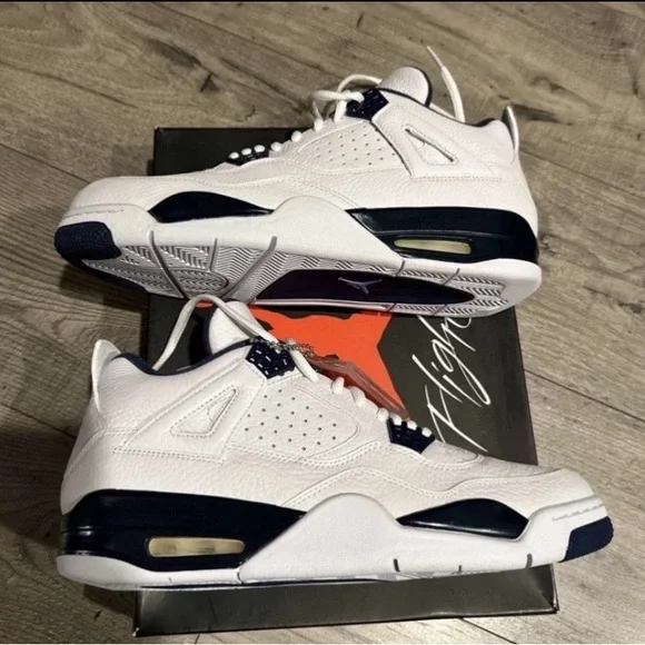 Jordan 4 Columbia